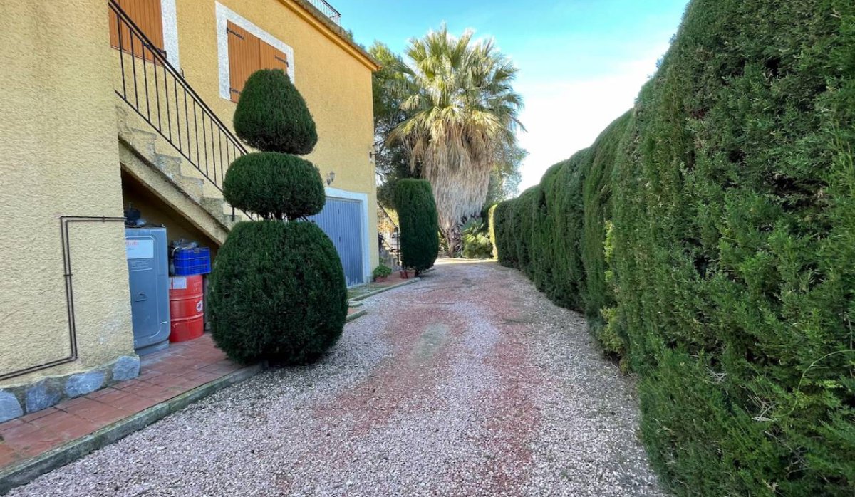 Resale - Villa - Daya Nueva