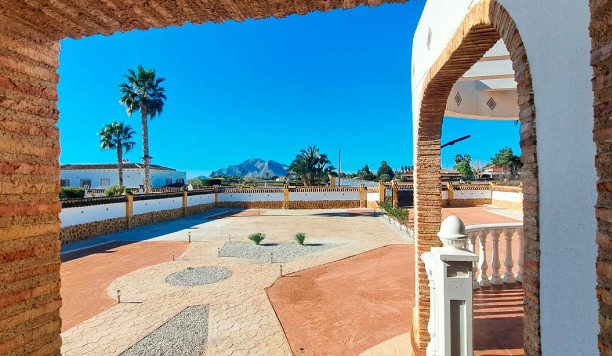 Resale - Villa - Catral