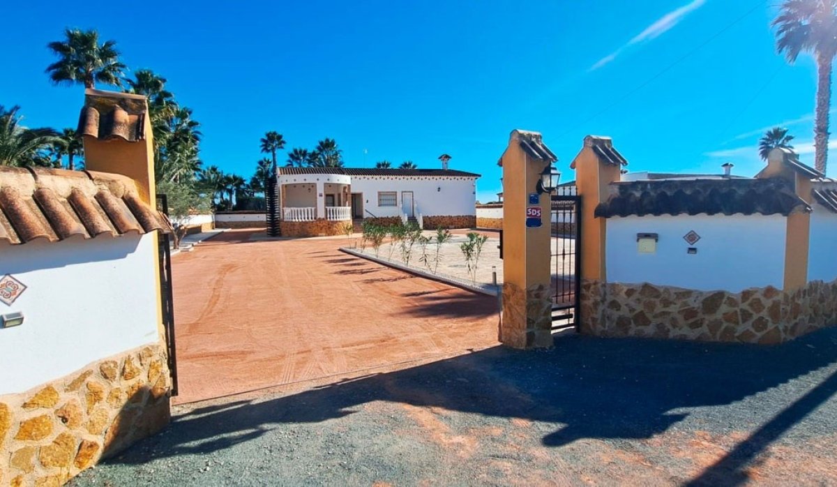 Resale - Villa - Catral