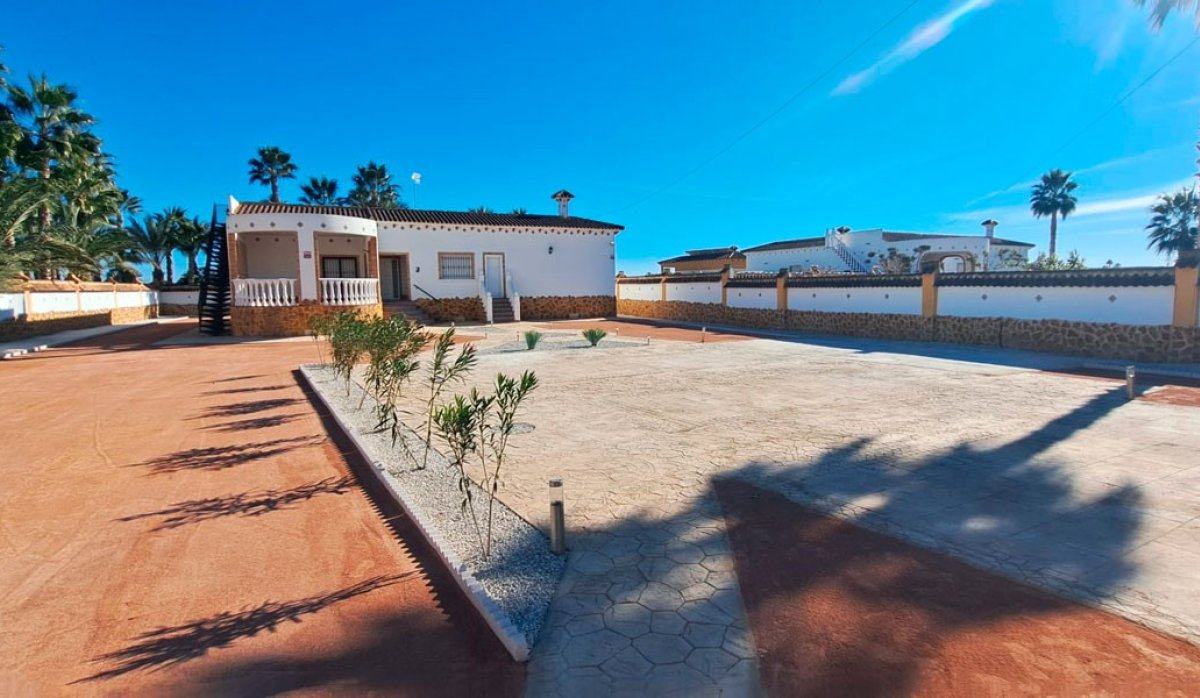 Resale - Villa - Catral