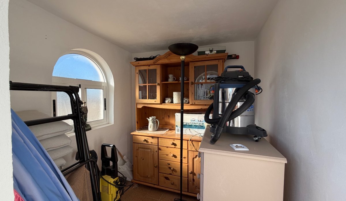 Solarium avec petite chambre ou débarras avec fenêtre