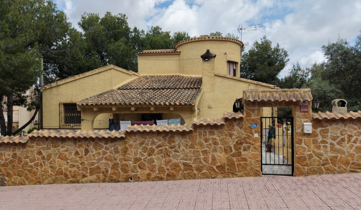 Resale - Villa - Orihuela Costa - Villamartín