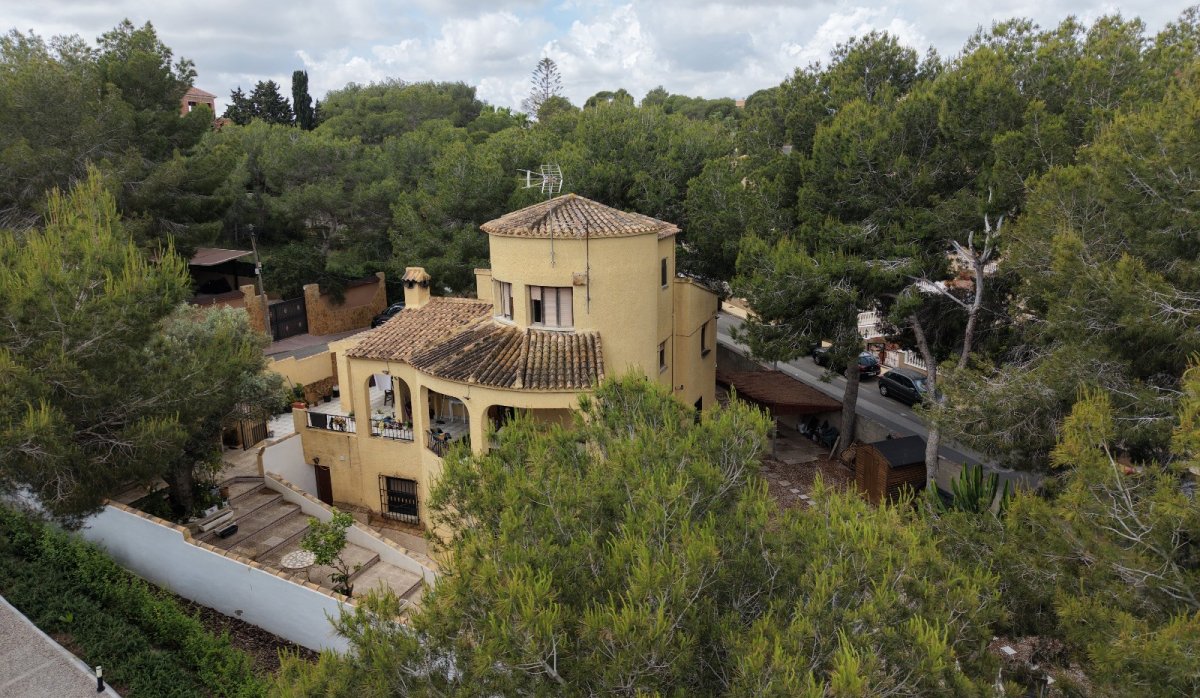 Resale - Villa - Orihuela Costa - Villamartín