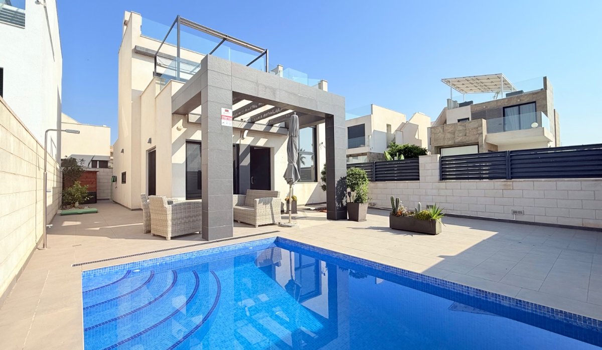 Revente - Villa - Ciudad quesada - Pueblo Bravo