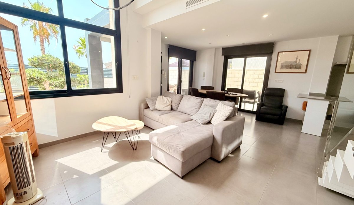 Revente - Villa - Ciudad quesada - Pueblo Bravo