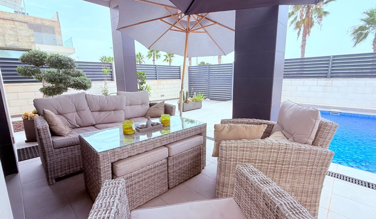 Revente - Villa - Ciudad quesada - Pueblo Bravo