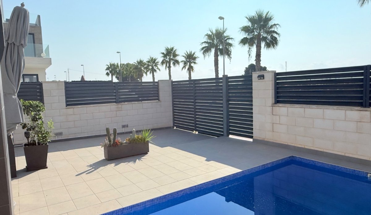 Revente - Villa - Ciudad quesada - Pueblo Bravo