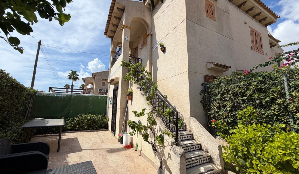 Apartamento Guardamar con jardin 