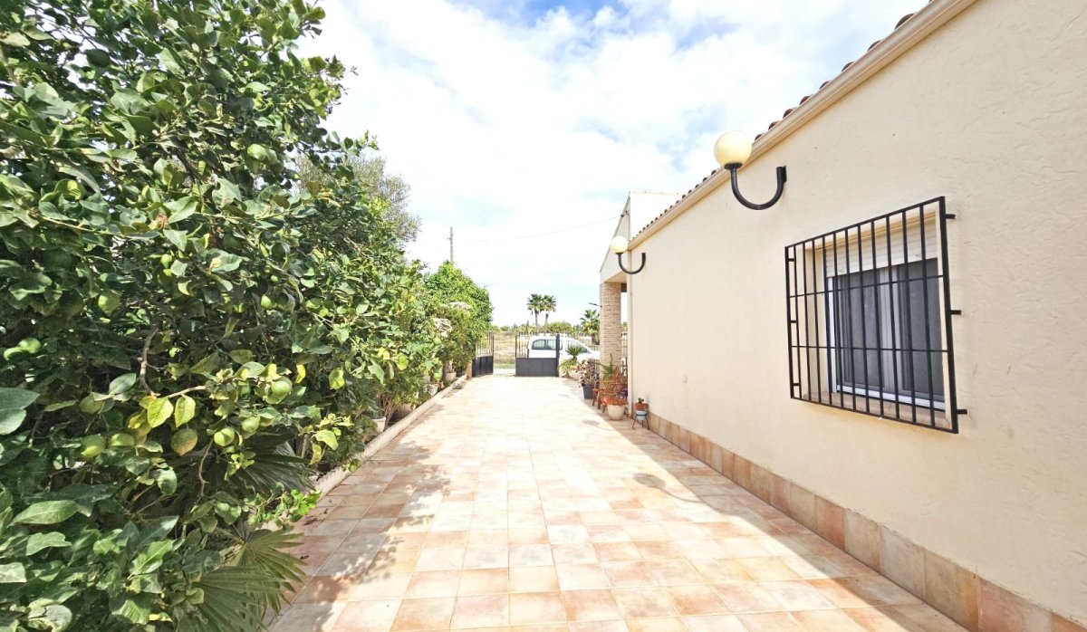 Resale - Villa - Los Alcazares