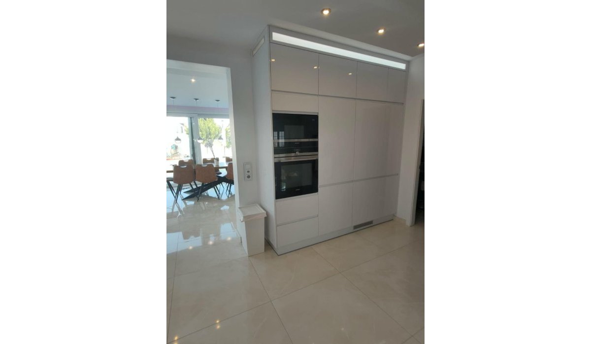 Resale - Villa - Orihuela Costa - La Zenia