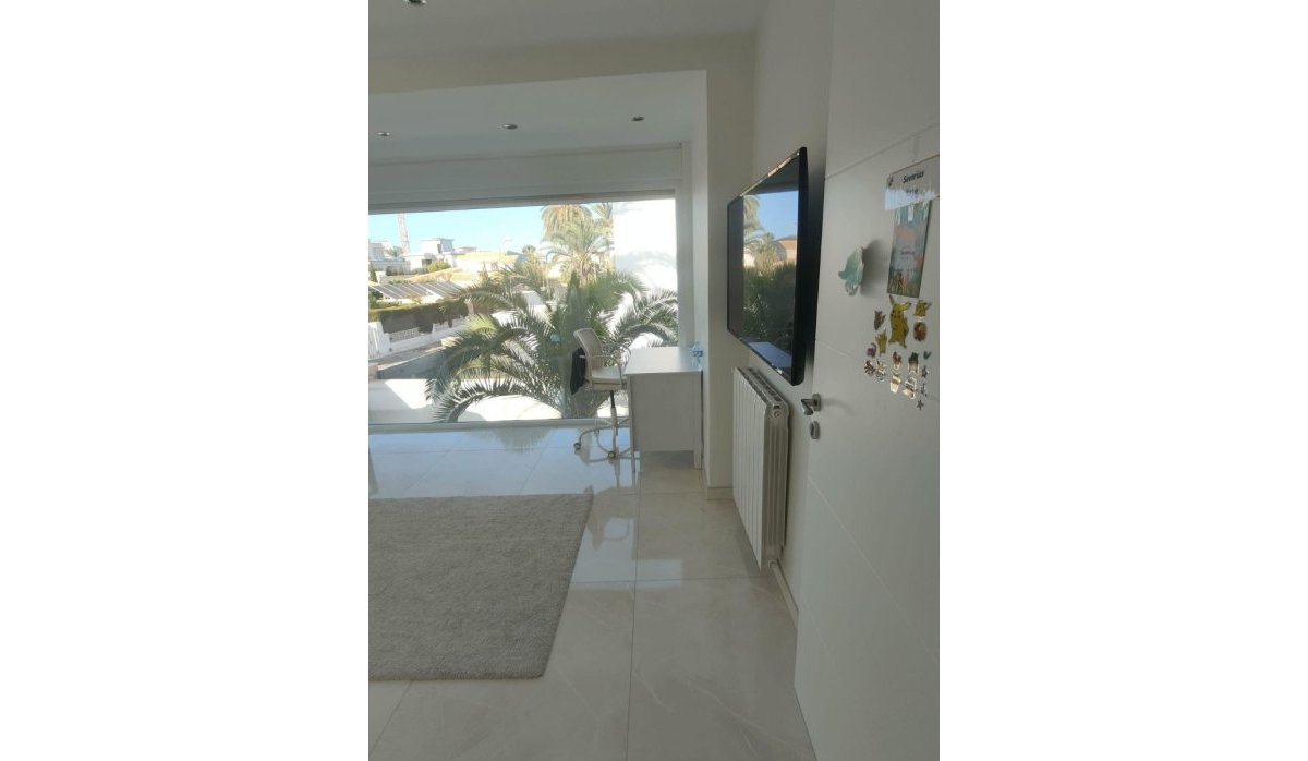 Resale - Villa - Orihuela Costa - La Zenia