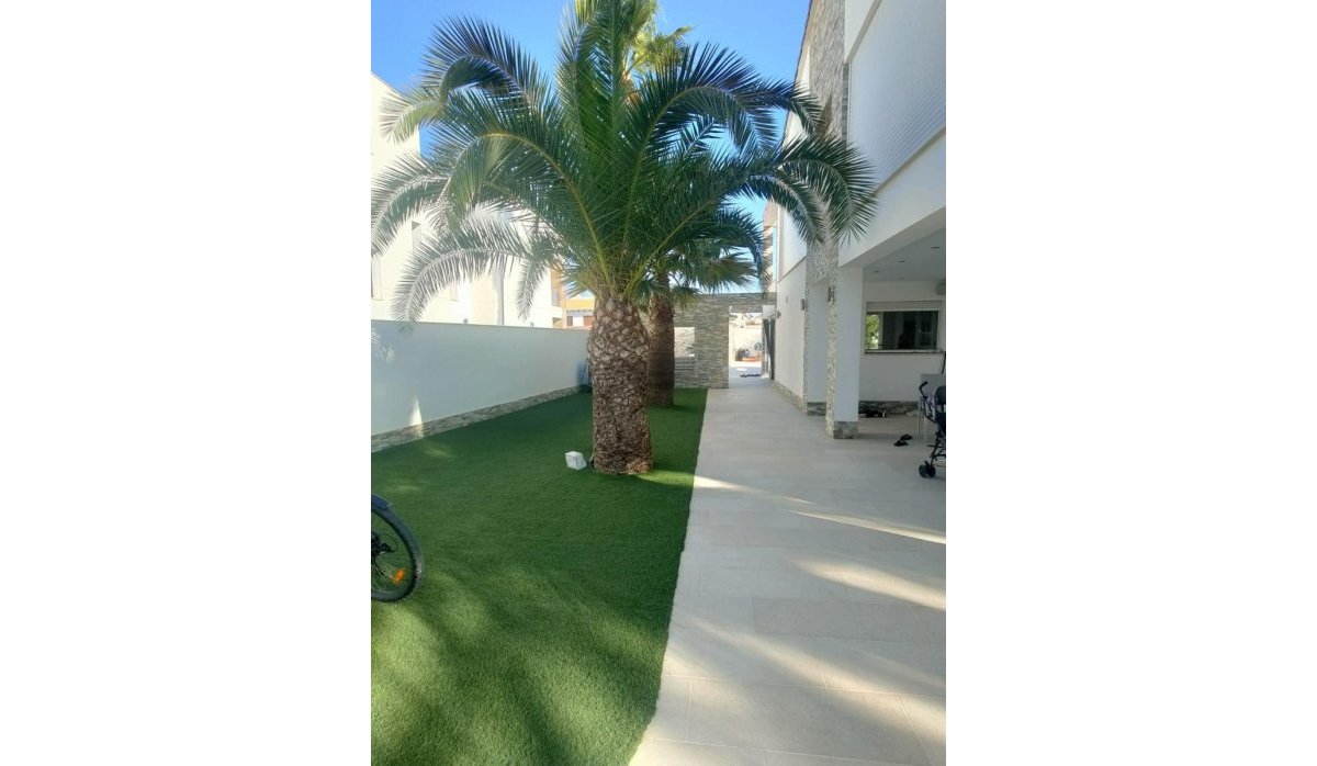 Resale - Villa - Orihuela Costa - La Zenia