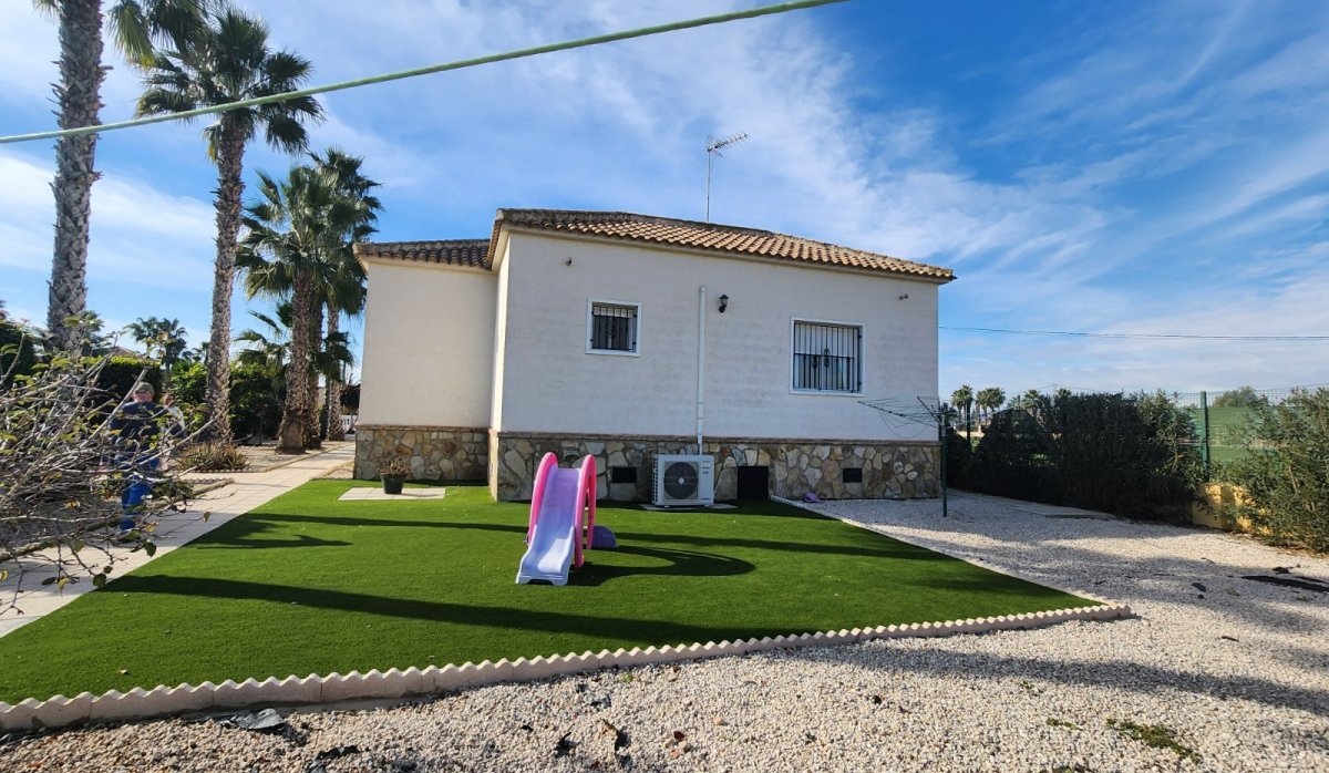 Resale - Villa - Catral