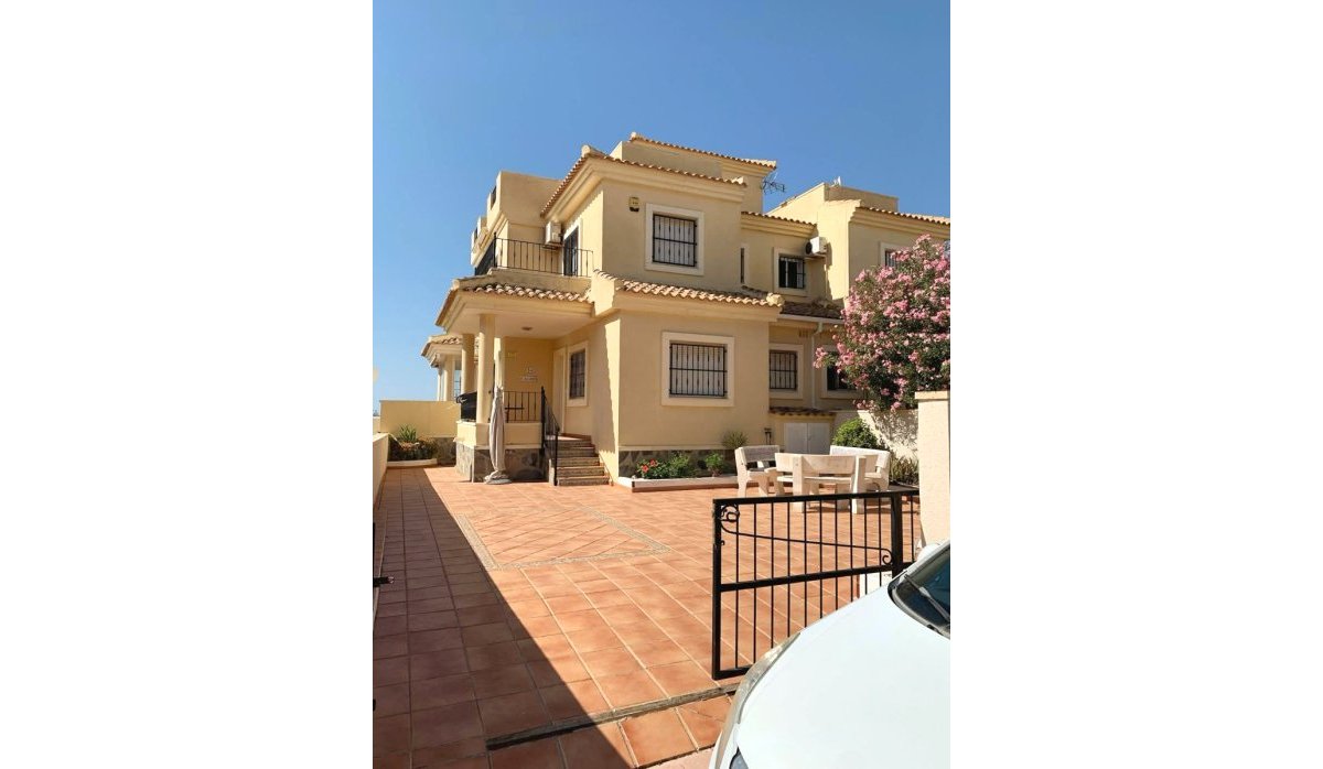 Resale - Townhouse - Ciudad quesada - Lo Pepin