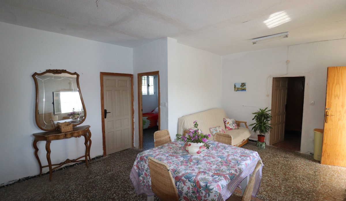 Resale - Villa - Albatera