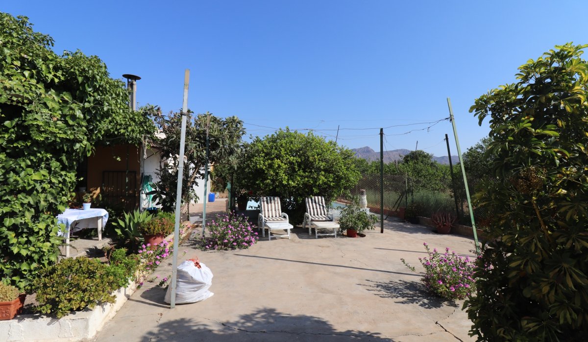 Resale - Villa - Albatera