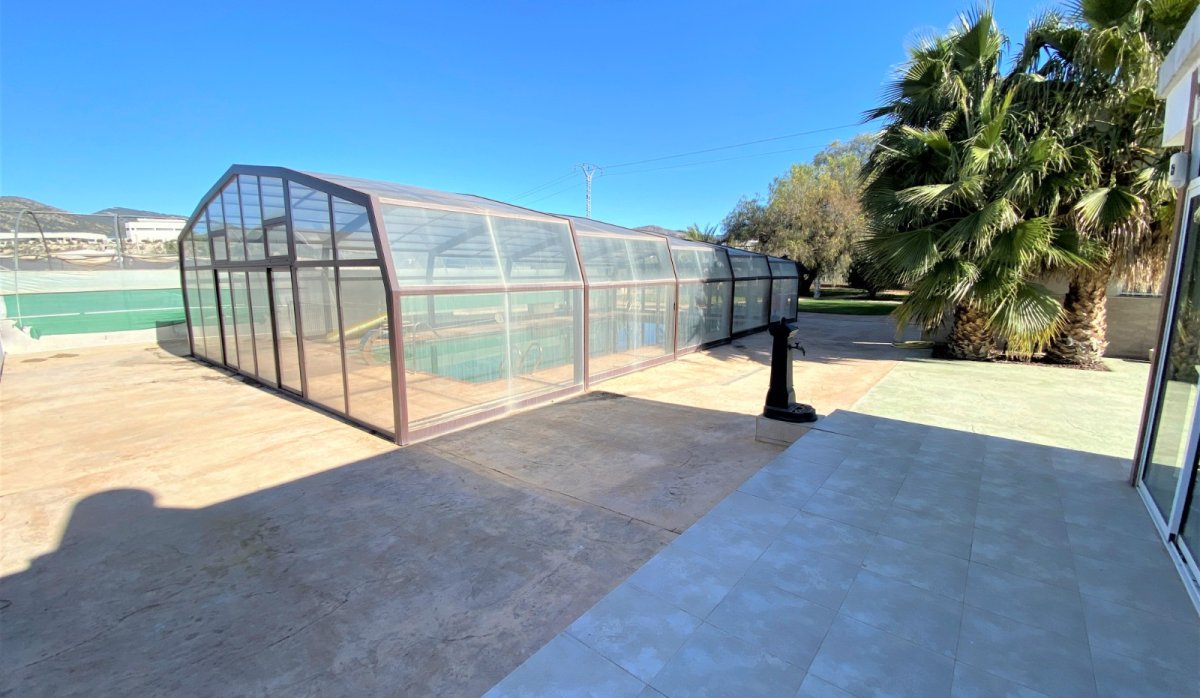 Resale - Villa - Sax