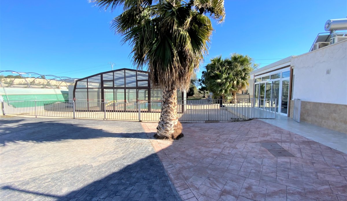 Resale - Villa - Sax