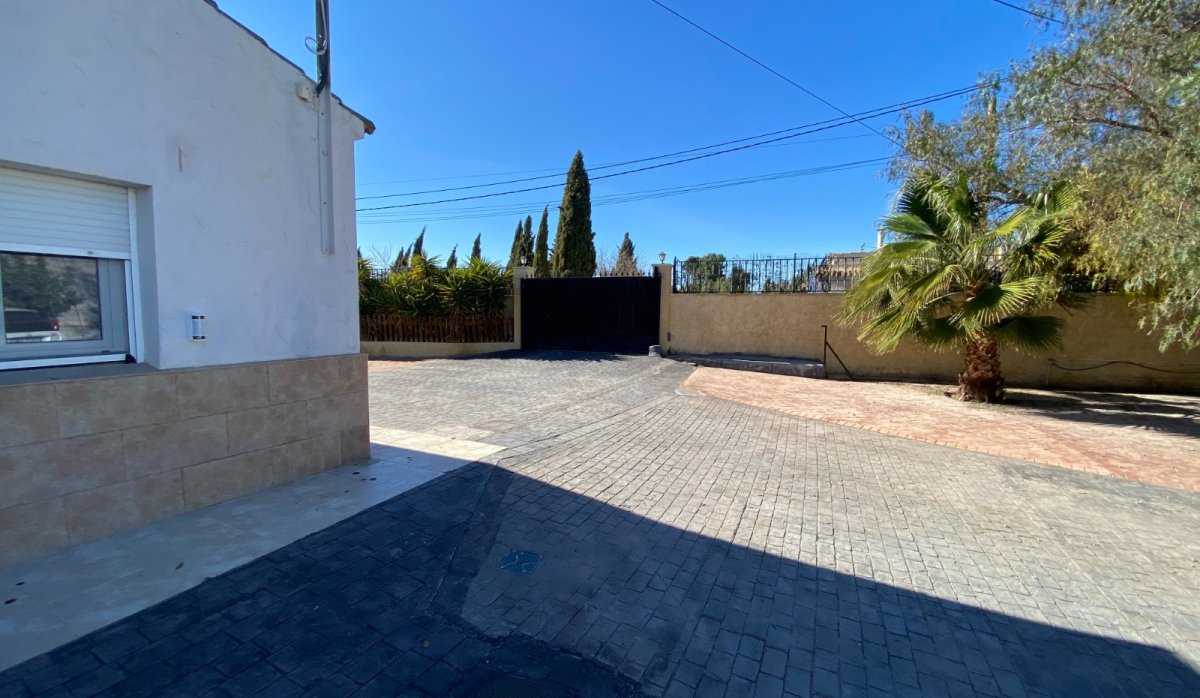 Resale - Villa - Sax