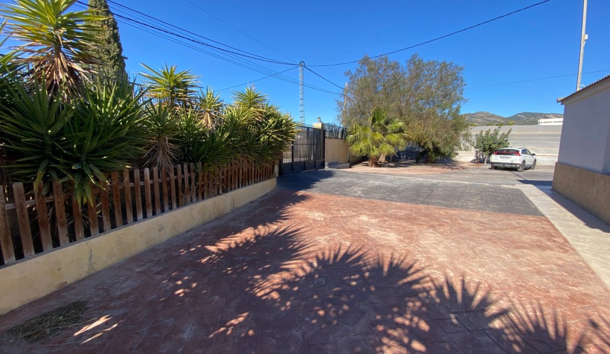 Resale - Villa - Sax