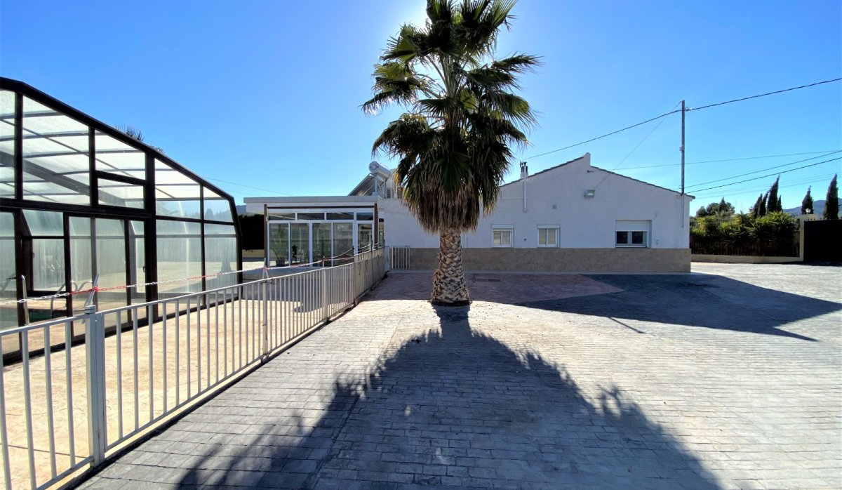 Resale - Villa - Sax