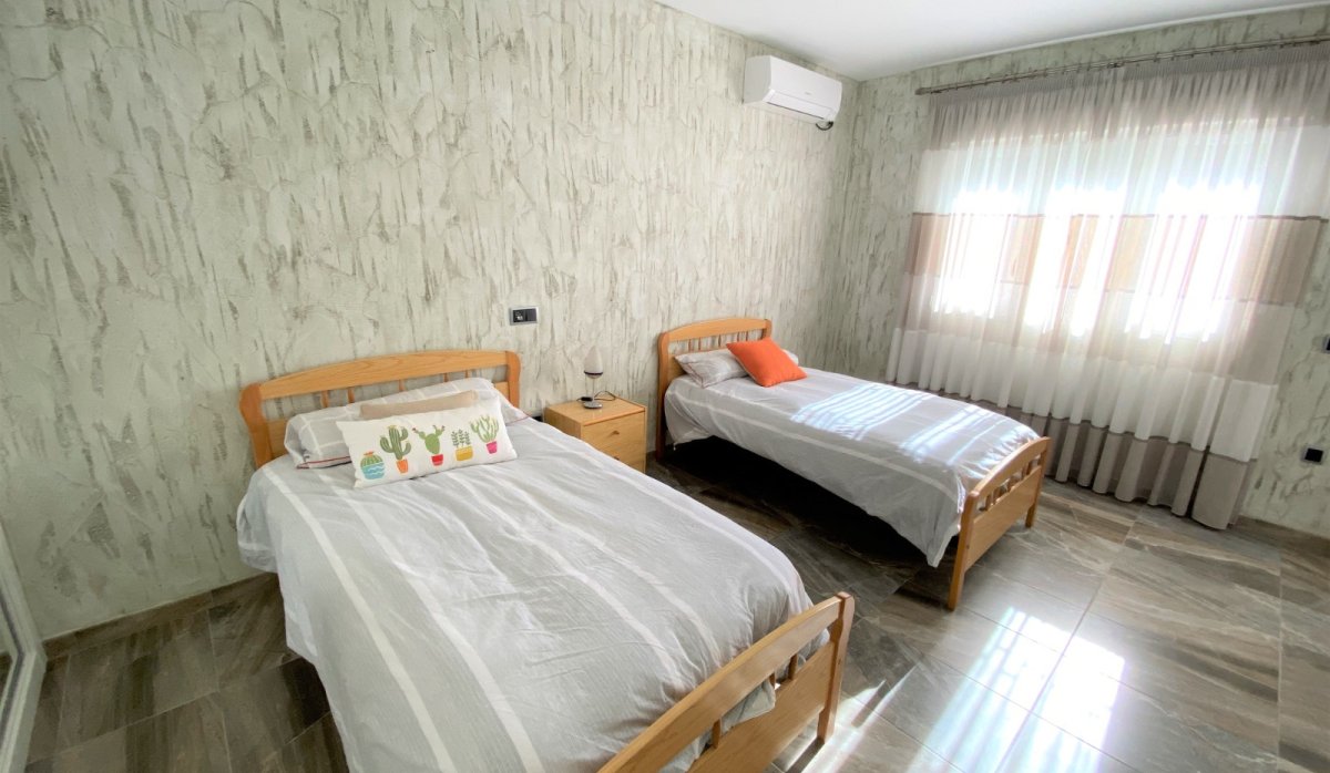 Resale - Villa - Sax