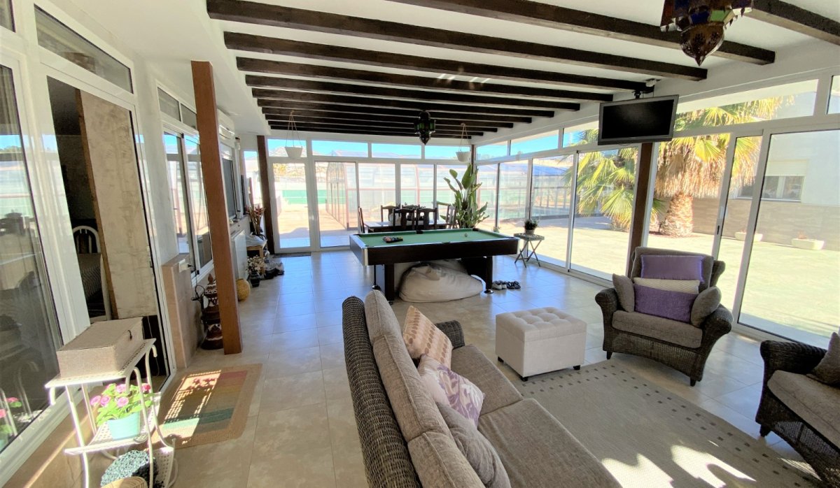 Resale - Villa - Sax