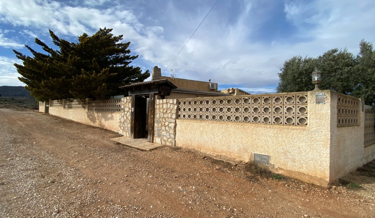 Resale - Villa - Sax