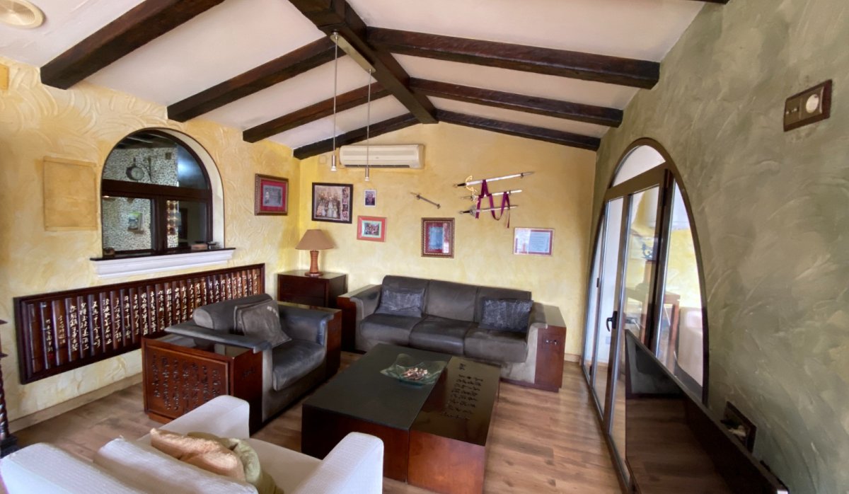 Resale - Villa - Sax