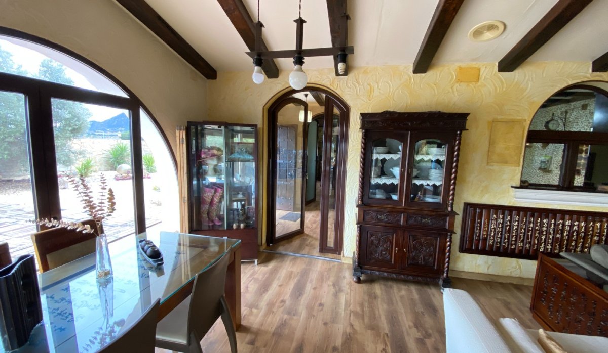 Resale - Villa - Sax