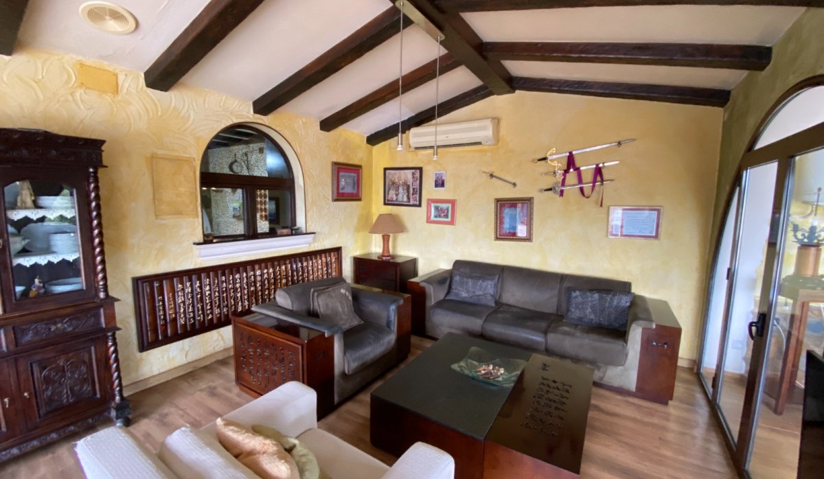 Resale - Villa - Sax