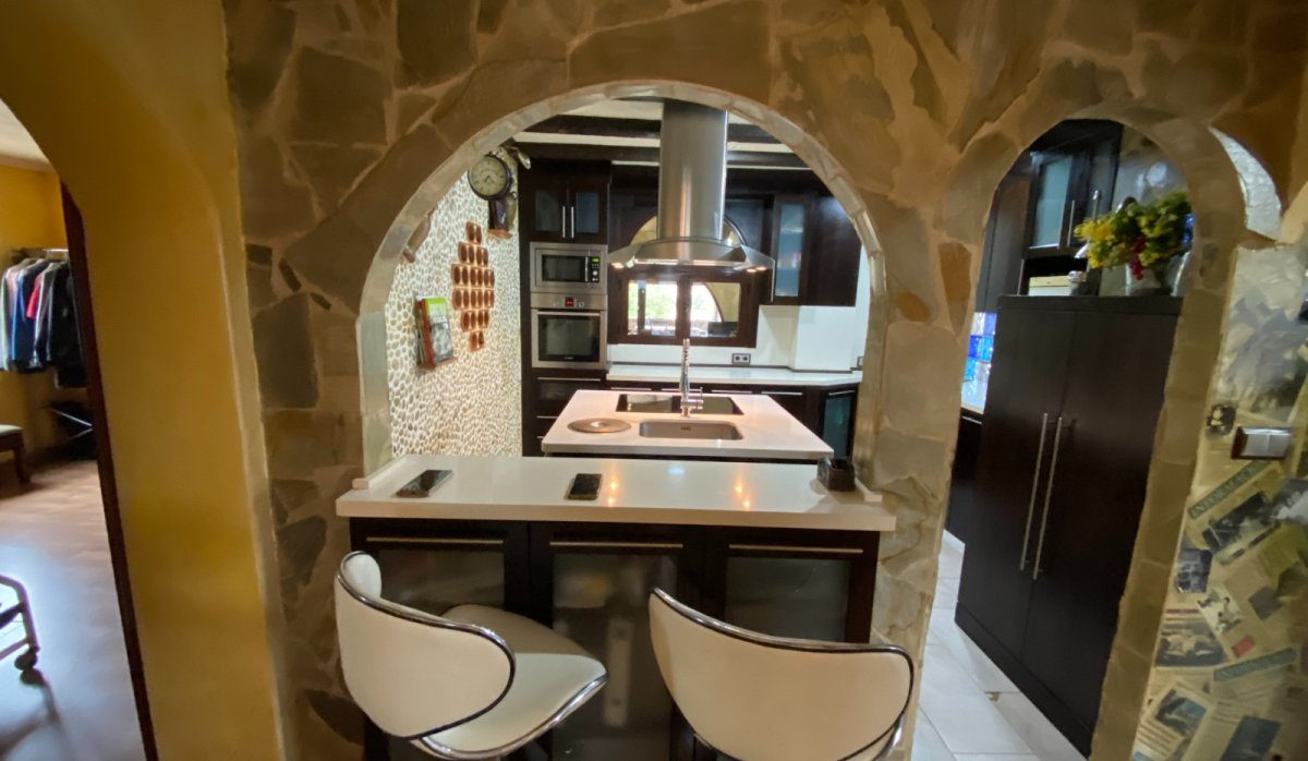 Resale - Villa - Sax