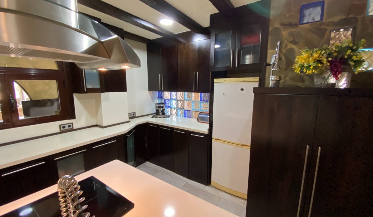 Resale - Villa - Sax