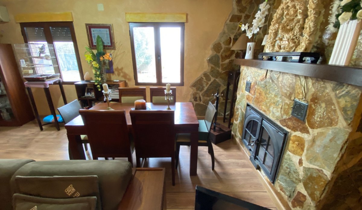 Resale - Villa - Sax