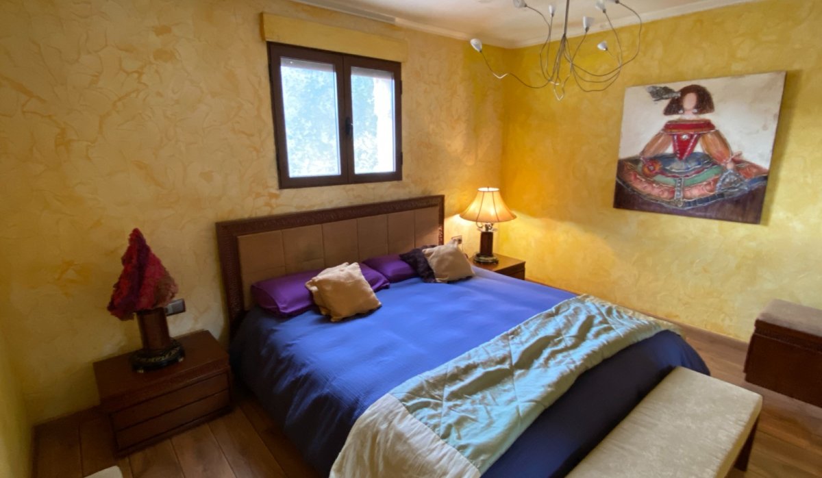 Resale - Villa - Sax