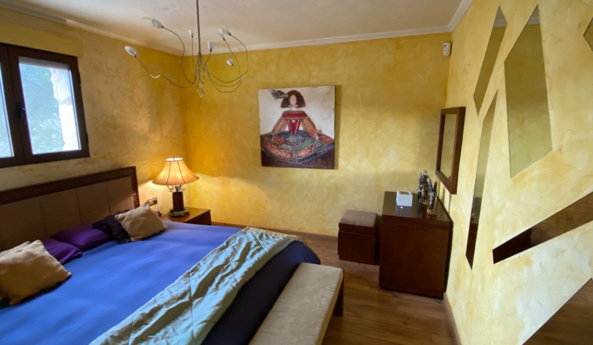 Resale - Villa - Sax