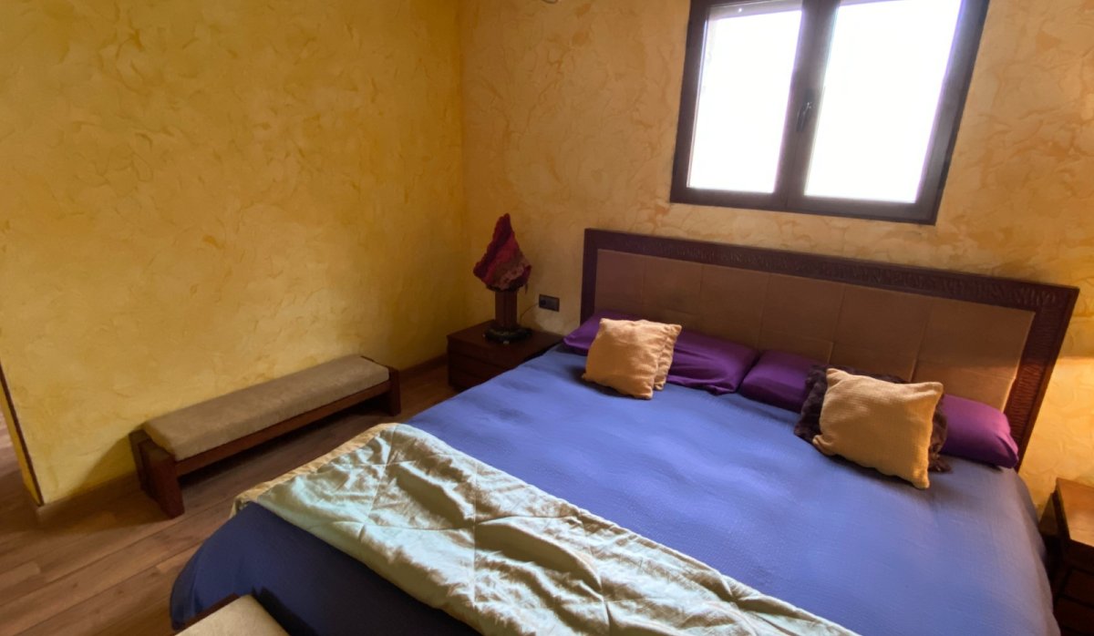 Resale - Villa - Sax