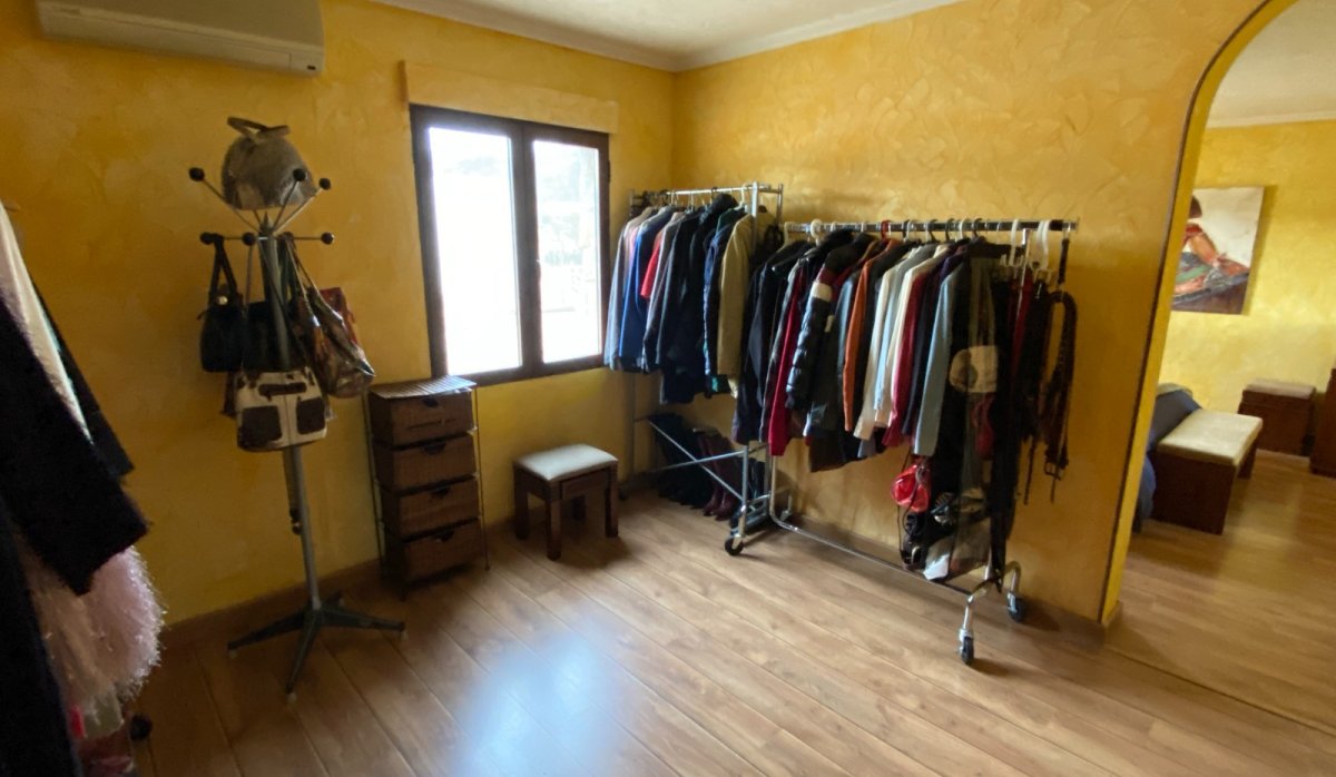 Resale - Villa - Sax