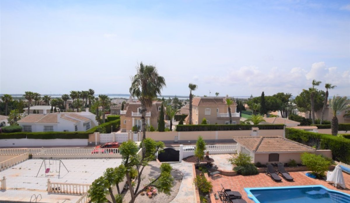 Revente - Villa - Ciudad quesada - Pueblo Bravo