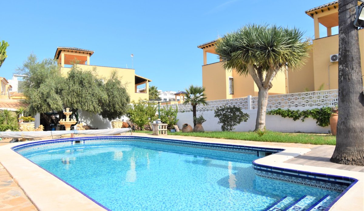 Resale - Villa - Orihuela Costa - Villamartín
