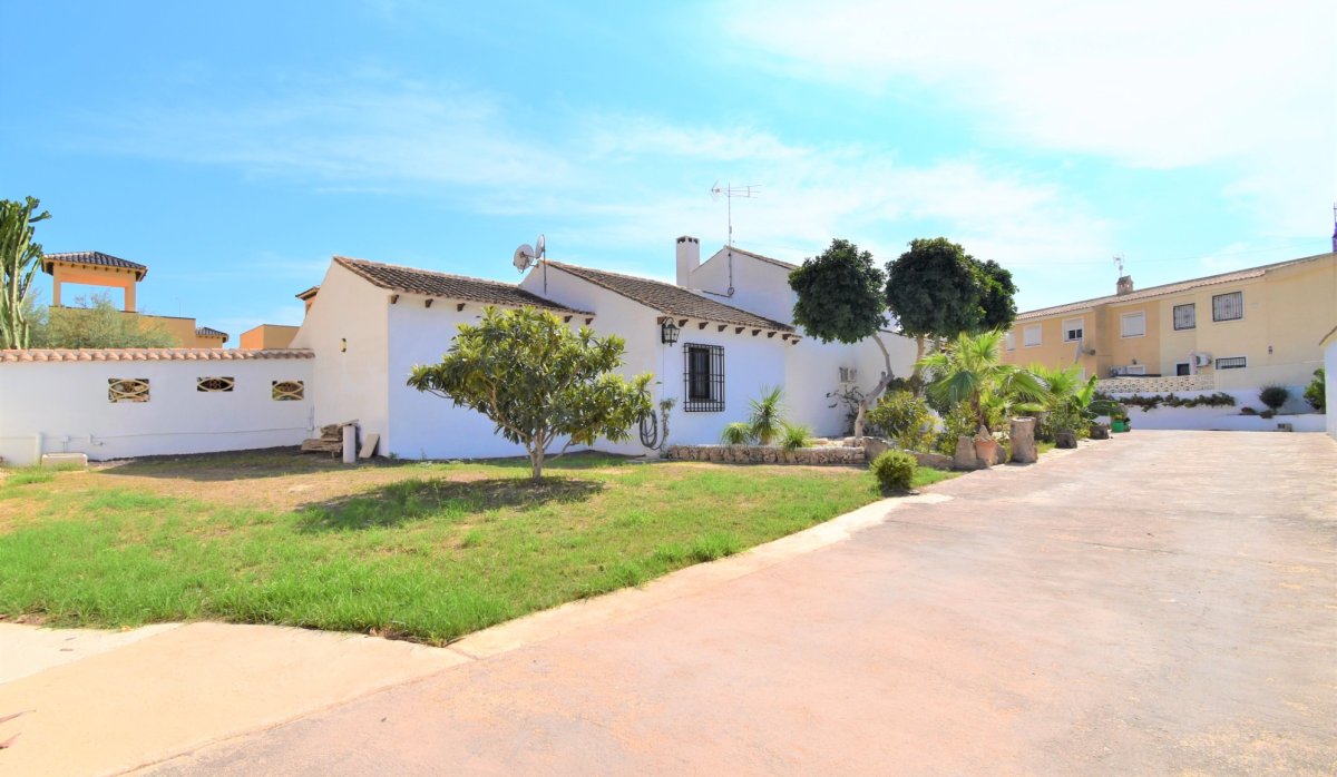 Resale - Villa - Orihuela Costa - Villamartín