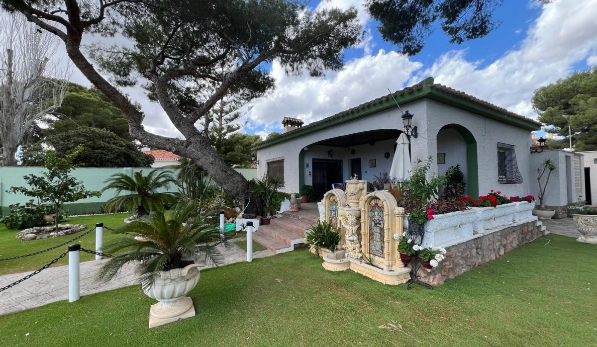 Resale - Villa - Orihuela Costa - Campoamor