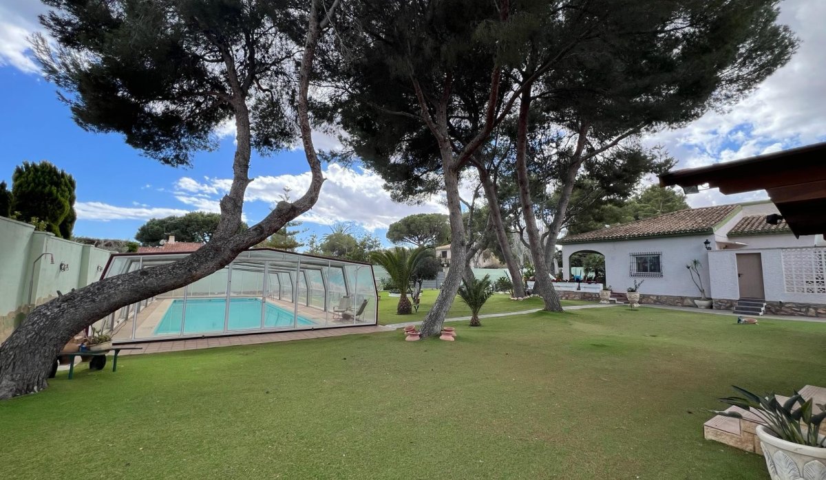 Resale - Villa - Orihuela Costa - Campoamor