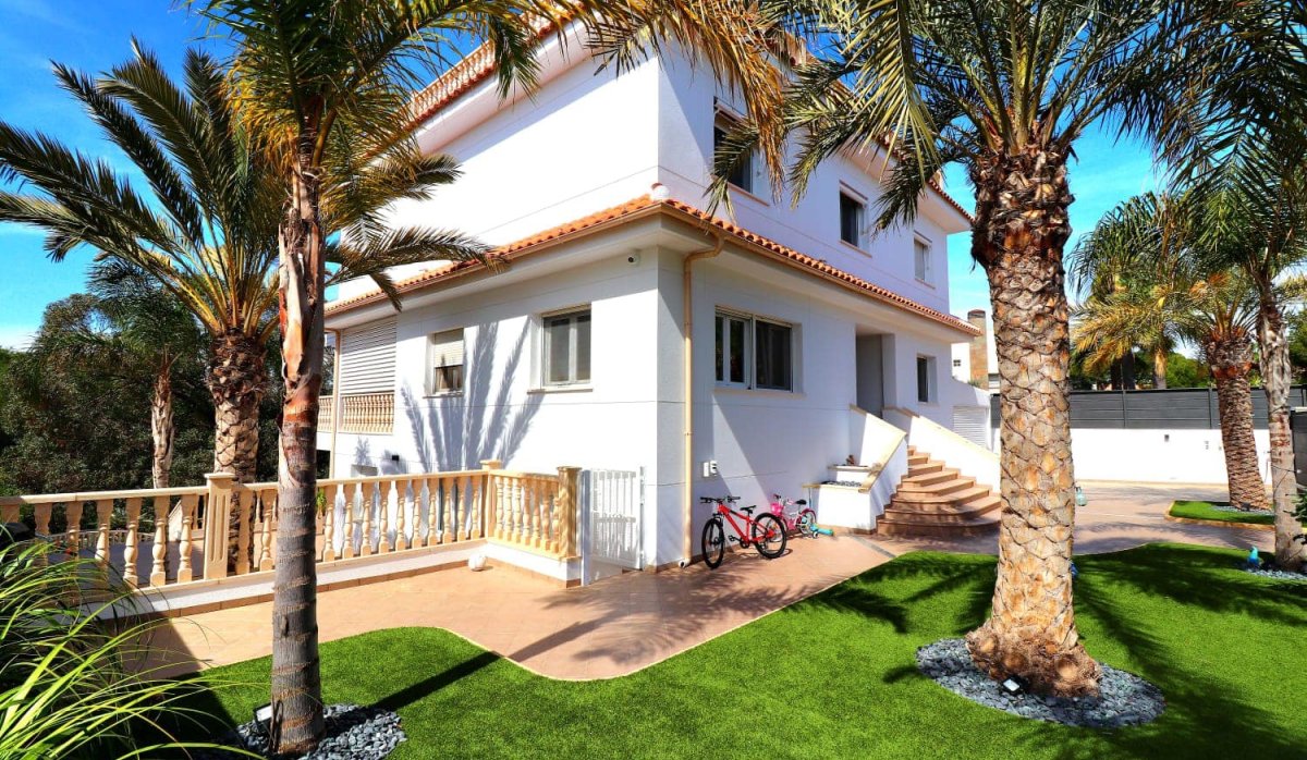 Resale - Villa - Orihuela Costa - Campoamor