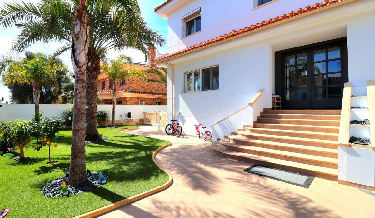 Resale - Villa - Orihuela Costa - Campoamor