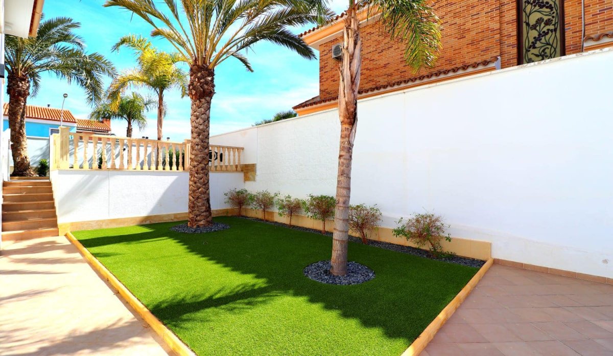Resale - Villa - Orihuela Costa - Campoamor