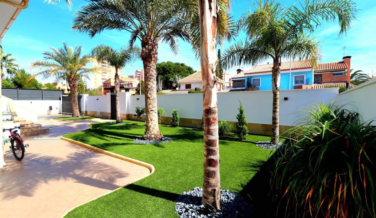 Resale - Villa - Orihuela Costa - Campoamor