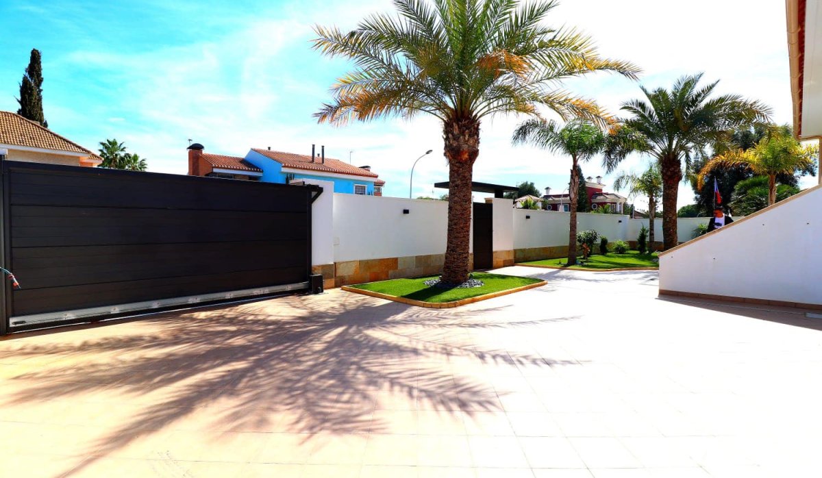 Resale - Villa - Orihuela Costa - Campoamor