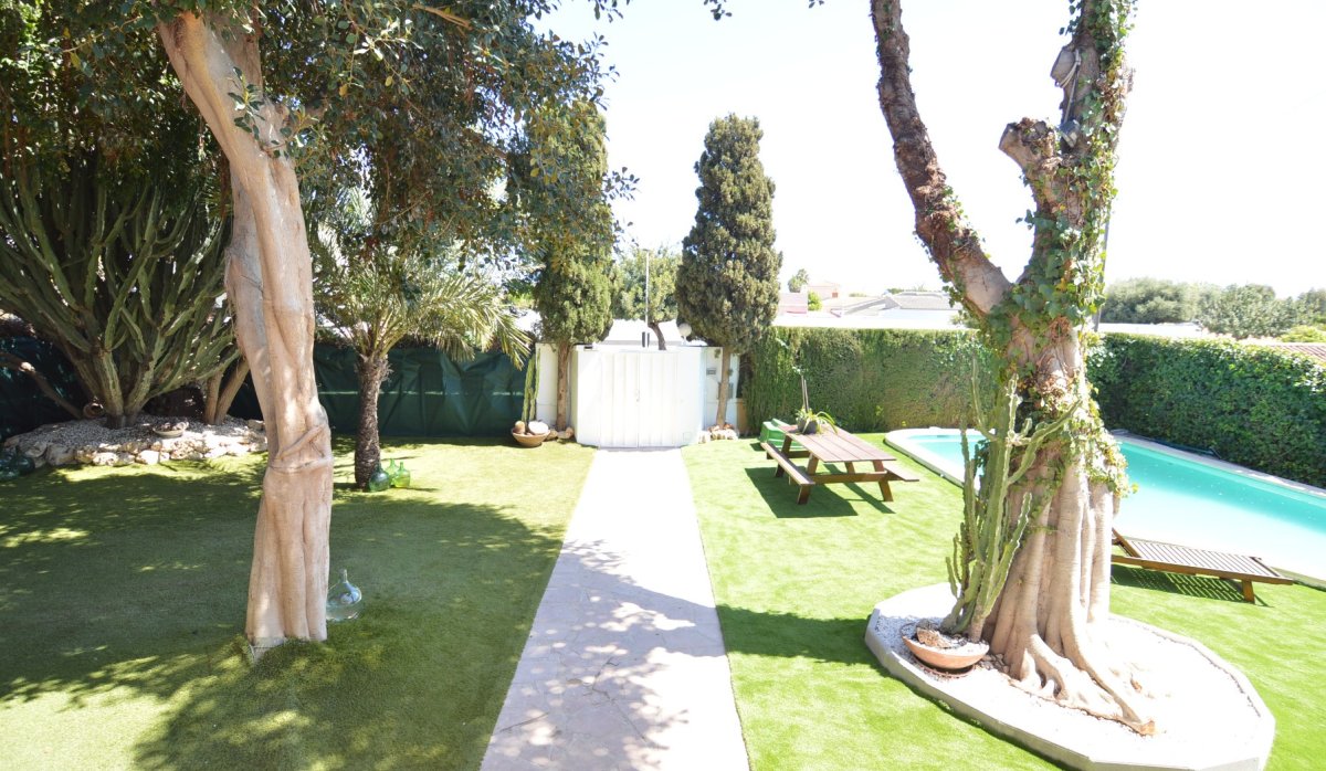 Resale - Villa - Torrevieja - Torreta