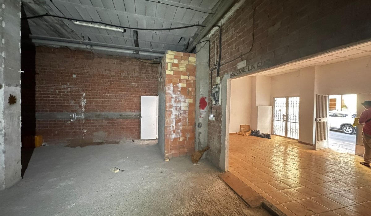 Resale - Commercial - Torrevieja - Playa De Los Locos